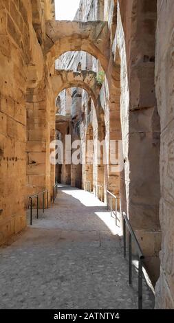 El Jem, Tunesien - 28. Juni 2019Inneres des Amphitheaters von El Jem in Tunesien. Das Amphitheater befindet sich in der modernen Stadt El Djem in Tunesien Stockfoto