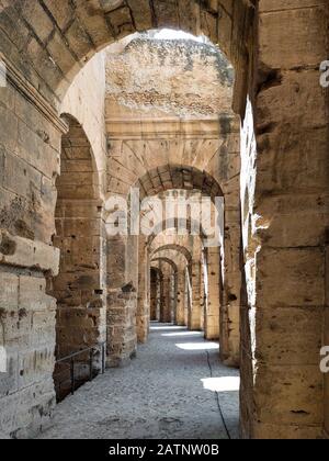 El Jem, Tunesia - 28. Juni 2019. Im Inneren des Amphitheaters von El Jem in Tunisien. Das Amphitheater befindet sich in der modernen Stadt El Djem Stockfoto