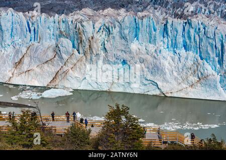 Vorderseite des Perito Moreno Gletschers, 5 km breit, Anden Mountains, Los Glaciares National Park, Patagonia, Argentinien Stockfoto