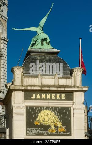 Mosaik einer Schildkröte auf einer Säule am Eingang zum Zoo in Antwerpen, Belgien Stockfoto