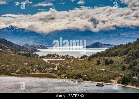 Lago Bertrand, Lago General Carrera, aus Cruce El Maiten an der Autobahn Carretera Austral, in der Nähe von Puerto Bertrand, Patagonien, Chile Stockfoto