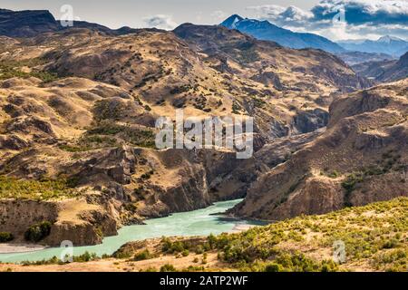 Rio Baker am Zusammenfluss mit dem kleinen Rio Chacabuco, Blick von Carretera Austral, Chacabuco Valley Area, zukünftiger Patagonia-Nationalpark, Chile Stockfoto