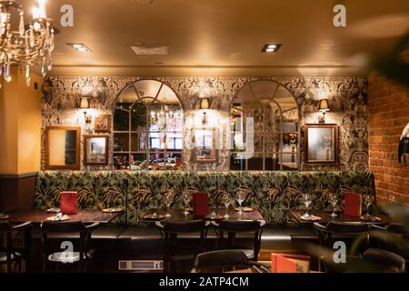 Ein Sitzplatz in einem Restaurant in Newcastle Upon Tyne. Stockfoto