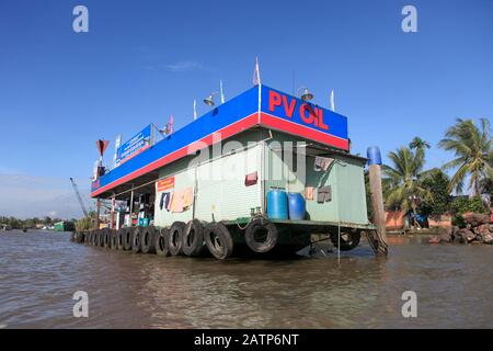 Tankstelle, Waterfront, Can Tho, Mekong River, Mekong Delta, Can Tho Provinz, Vietnam, Südostasien, Asien Stockfoto