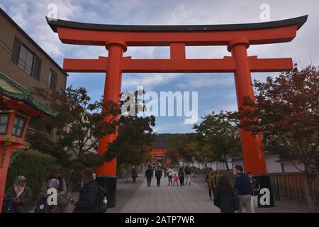 Blick auf den Fushimi Inari Grand Shrine Stockfoto