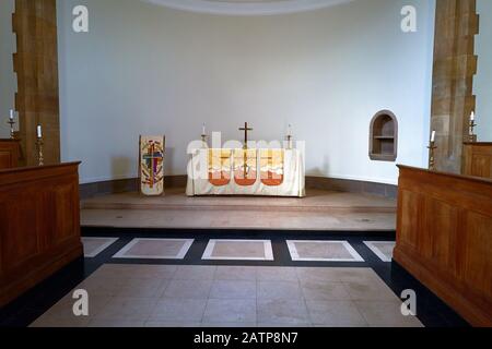 Altar in der Kapelle des Downing College, Universität Cambridge, England. Stockfoto