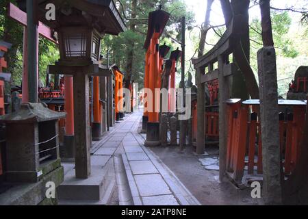 Blick auf den Fushimi Inari Grand Shrine Stockfoto