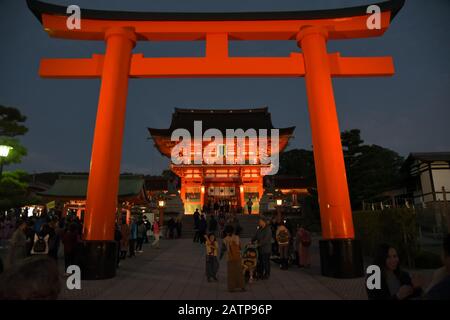 Blick auf den Fushimi Inari Grand Shrine Stockfoto