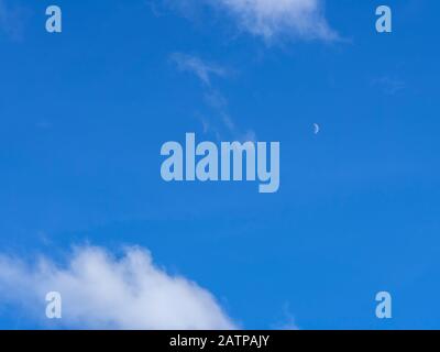 Bewölkter Himmel, Wolken am blauen Himmel, Bayern, Deutschland, Europa Stockfoto