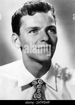 Frank SINATRA (1915-1998) Werbefoto des amerikanischen Sängers und Filmschauspielers über 1945 Stockfoto