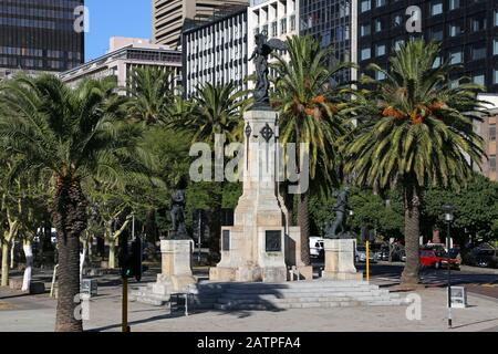 Cenotaph War Memorial, Adderley Street, Central Business District, Kapstadt, Table Bay, Western Cape Province, Südafrika, Afrika Stockfoto