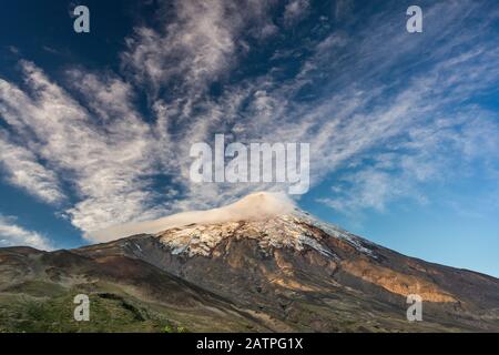 Krater am Vulkan Osorno bei Sonnenuntergang, Vicente Perez Rosales National Park, Los Lagos Region, Patagonien, Chile Stockfoto