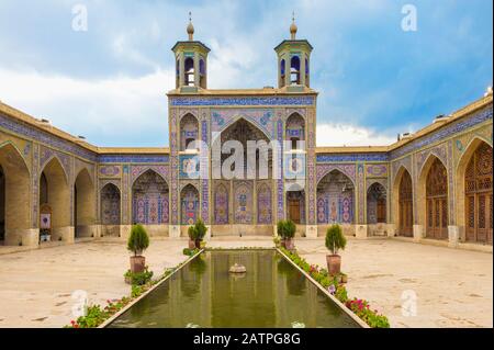 Nasir-ol-Molk-Moschee oder Pink-Moschee-Innenhof, Shiraz, Fars Provinz, Iran, Asien Stockfoto