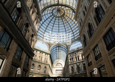 Neapel, ITALIEN - 1. FEBRUAR 2020 die Königliche Galerie Umberto in Neapel ist der Mittelpunkt der Innenstadt Stockfoto