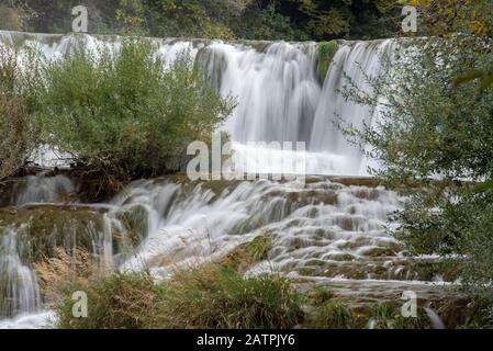 Cascading Wasserfälle Skradinski Buk. Krka Nationalpark, Kroatien Stockfoto