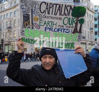 Protest gegen Den Antikapitalismus an der Oxford Street in London Stockfoto