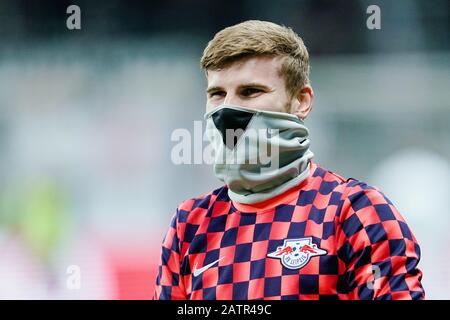 04. Februar 2020, Hessen, Frankfurt am Main: Fußball: DFB-Pokal, Runde 16, Eintracht Frankfurt - RB Leipzig, Commerzbank-Arena. Der Leipziger Timo Werner steht während des Aufwärmtrainings auf dem Platz. Foto: Uwe Anspach / dpa - WICHTIGER HINWEIS: Gemäß den Vorschriften der DFL Deutsche Fußball Liga und des DFB Deutscher Fußball-Bund ist es verboten, im Stadion und/oder aus dem fotografierten Spiel in Form von Sequenzbildern und/oder videoähnlichen Fotoserien auszunutzen oder auszunutzen. Stockfoto