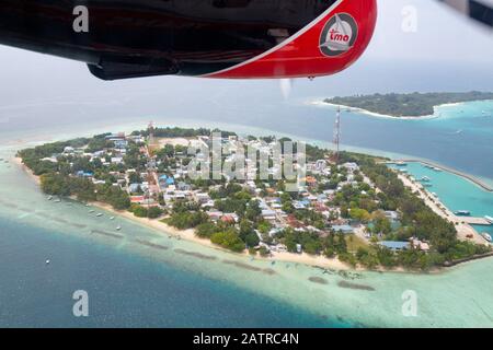 Madives Aerial - die Insel Rasdhoo, von einem Wasserflugzeug der Trans Maldivian Airways, Rasdhoo Atoll, den Malediven, Asien aus gesehen Stockfoto