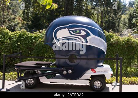 Riesiger Seahawks Fußballhelm Stockfoto