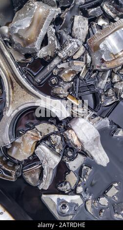 Der Motor des Sportwagens explodierte und brach zu Beginn des Rennens Stockfoto