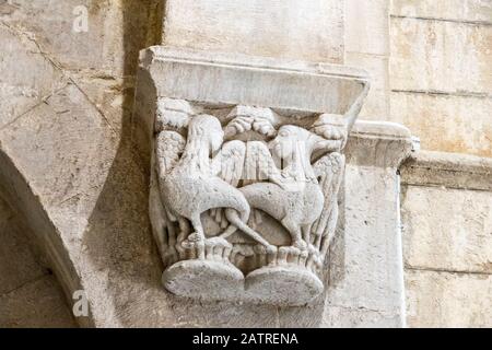 Socobio, Spanien. Details zum Inneren der Kollegiatkirche Santa Cruz (Heilig Kreuz) in Castaneda, Kantabrien Stockfoto