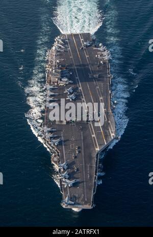 Der Flugzeugträger der Nimitz-Klasse der US-Marine, USS Harry S. Truman, lief am 31. Januar 2020 im Arabischen Meer. Stockfoto