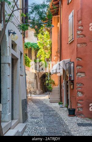 Malcesine, schöne kleine Stadt am Gardasee. Venetien, Provinz Verona, Italien. Stockfoto