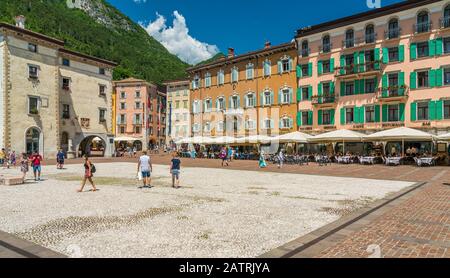 Die malerische Stadt Riva del Garda am Gardasee. Provinz Trient, Trentino Alto Adige, Italien. Stockfoto