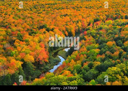 Big Carp River, Escarpment Trail, Lake of the Clouds, Porcupine Mountains Wilderness State Park, Ontonagon, Michigan, USA Stockfoto