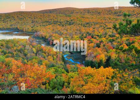 Big Carp River, Escarpment Trail, Lake of the Clouds, Porcupine Mountains Wilderness State Park, Ontonagon, Michigan, USA Stockfoto