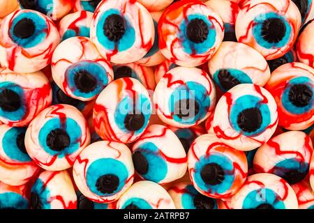 Bunte Stapel von Augapfel Gummy Bonbons; Studio Stockfoto