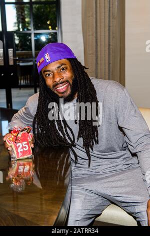 Las Vegas, NV, USA. Februar 2020. ***HAUSABDECKUNG*** Richard Sherman stellte sich vor, als Richard Sherman und Teamkollegen Nach dem großen Spiel im Venetian Resort in Las Vegas, NV am 3. Februar 2020, Das Venetian Resort besuchen. Kredit: Gdp Photos/Media Punch/Alamy Live News Stockfoto