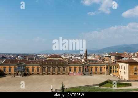 Wundervolle Aussicht von der Spitze des alten Stadtzentrums und des Modemuseums, das sich im Inneren Der Boboli-Gärten in Florenz, Italien, befindet Stockfoto