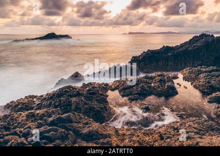 Sonnenuntergang in Pantai Semeti; Lombok, Indonesien Stockfoto