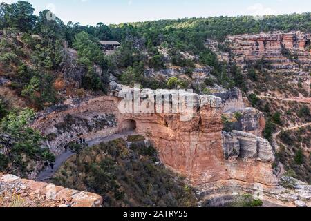 Wanderer auf dem Bright Angel Trail, South Rim des Grand Canyon; Arizona, USA Stockfoto