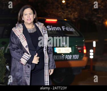 Dublin, Irland. Januar 2020. RTÉ die Debatte Über die Premierminister. Abgebildet ist die Sinn Fein Parteivorsitzende Mary Lou McDonald TD, die heute Abend zu RTE in Donnybrook kommt, während RTE sich darauf vorbereitet, die letzte Live-Debatte der Fernsehführer über den Wahlkampf 2020 zu übertragen. Foto: Leah Farrell / RollingNews.ie Credit: RollingNews.ie/Alamy Live News Credit: RollingNews.ie/Alamy Live News Stockfoto