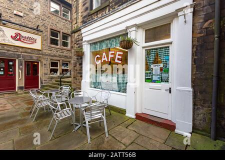 Sid's Café, Holmfirth, West Yorkshire, Großbritannien, der Ort von Ivys Café, wie er im Letzten Sommerwein, einer BBC-Komödie, gezeigt wird. Stockfoto