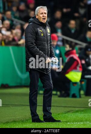 Bremen, Deutschland. Februar 2020. Cheftrainer Lucien Favre aus Dortmund reagiert beim 3. Spiel um den deutschen Pokal 2019-2020 zwischen dem SV Werder Bremen und Borussia Dortmund in Bremen am 4. Februar 2020. Credit: Kevin Voigt/Xinhua/Alamy Live News Stockfoto