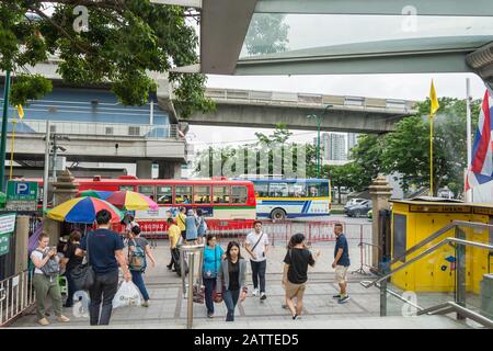 Bangkok, Thailand-Nov 2,19: Chatuchak Park Station ist eine wichtige Station im Norden von Bangkok, Passagiere gesehen Rundreisen Bangkok können Stockfoto