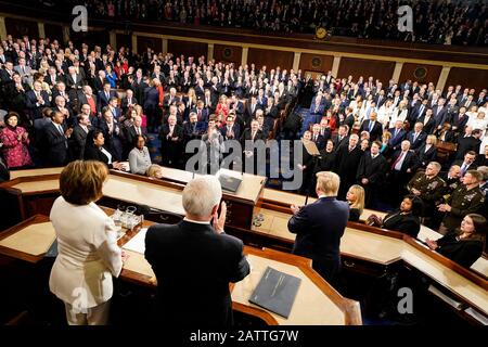 Washington DC, USA. Februar 2020. Präsident Donald Trump während seiner Rede zur Lage der Union in der Kammer des Kapitols, Dienstag, 4. Februar 2020. Kredit: Doug Mills/Pool über CNP /MediaPunch Credit: MediaPunch Inc/Alamy Live News Stockfoto