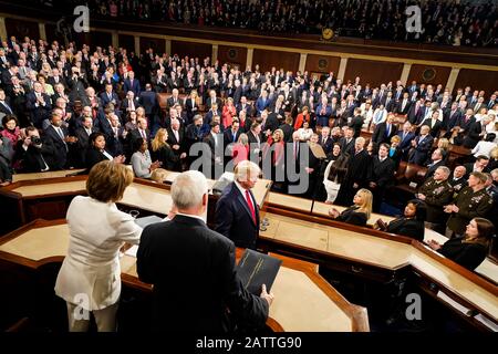 Washington DC, USA. Februar 2020. Präsident Donald Trump während seiner Rede zur Lage der Union in der Kammer des Kapitols, Dienstag, 4. Februar 2020. Kredit: Doug Mills/Pool über CNP /MediaPunch Credit: MediaPunch Inc/Alamy Live News Stockfoto