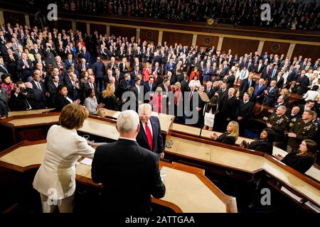 Washington DC, USA. Februar 2020. Präsident Donald Trump während seiner Rede zur Lage der Union in der Kammer des Kapitols, Dienstag, 4. Februar 2020. Kredit: Doug Mills/Pool über CNP /MediaPunch Credit: MediaPunch Inc/Alamy Live News Stockfoto