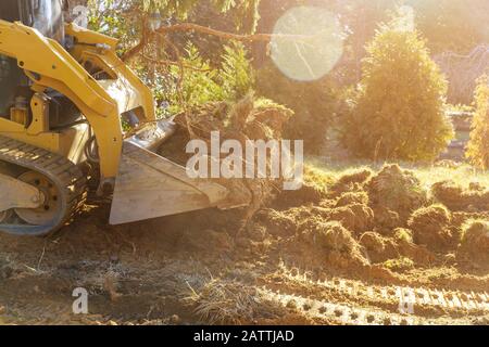Der Bulldozer bewegt Bodengräberbaugeräte Stockfoto