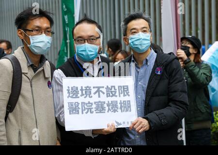 Hongkong 5. Februar 2020 Die Hospital Authority Employees Alliance (HAEA) hat sich zusammen mit anderen Gewerkschaften und Gesetzgebern außerhalb der zentralen Regierungsstellen in der Admiralität versammelt und um Diaglogue mit Carrie Lam, dem Chief Executive von Hongkong, gebeten. Die HAEA begann am Montag, dem 3. Februar, mit Streikaktionen zu beginnen und zu eskalieren, es sei denn, Carrie Lam willigt ein, alle Grenzen zum chinesischen Festland zu schließen, um das Risiko einer Verbreitung des Coronavirus in Hongkong zu verringern. Credit: David Coulson/Alamy Live News Stockfoto