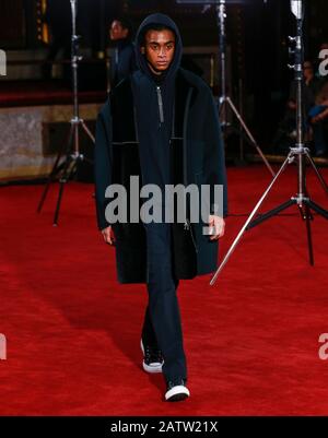 New York, NY - 04. Februar 2020: Ein Modell läuft während der New York Fashion Week auf der Modenschau "N.Hoolywood Fall Winter 2020" die Landebahn Stockfoto