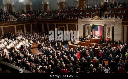 Washington DC, USA. Februar 2020. US-Präsident Donald Trump übergibt seine Rede zum US-Bundesstaat der Union an eine gemeinsame Sitzung des Kongresses auf dem Kapitol Hill in Washington, DC, den Vereinigten Staaten vom 4. Februar 2020. Kredit: Xinhua/Alamy Live News Stockfoto