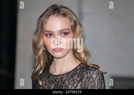 Die amerikanisch-französische Schauspielerin Lily-Rose Depp besucht das After-Party-Dinner EE BAFTA im Grosvenor House Hotel in London, Großbritannien Stockfoto