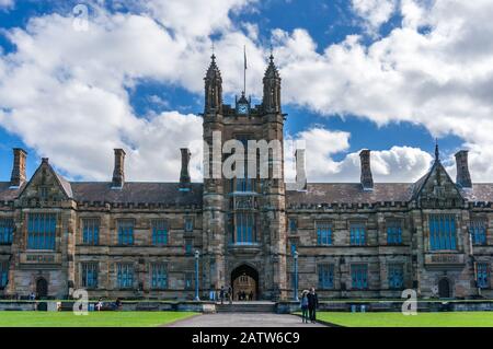 Sydney, Australien - 25. April 2016: Fassade mit Haupteingang des Gebäudes der University Of Sydney Stockfoto