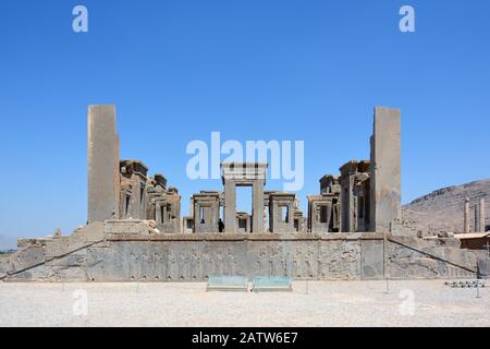 Darius-Palast, Tachara oder Winterpalast genannt, in Persepolis. Blick auf den Süden. Stockfoto