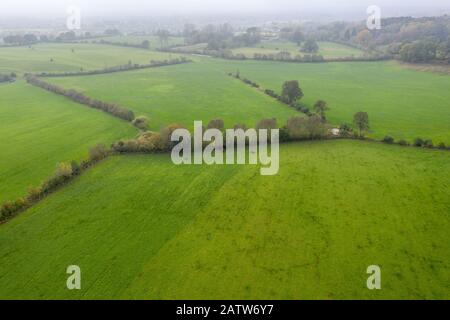 Luftaufnahme von Landschaft mit Wandhecken in Norddeutschland Stockfoto